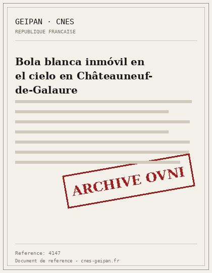 Bola blanca inmóvil en el cielo en Châteauneuf-de-Galaure