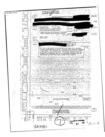 Fragmento metálico de objeto volador no identificado